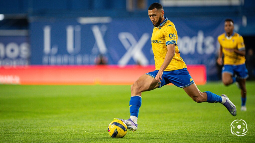 Yanis Begraoui pode deixar o Estoril Praia: há interesse de clubes de ligas de topo