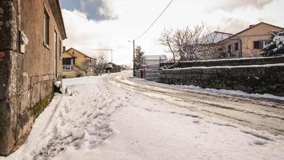 Passagem de Ano: Céu Limpo, Mas Temperaturas Mínimas Caem