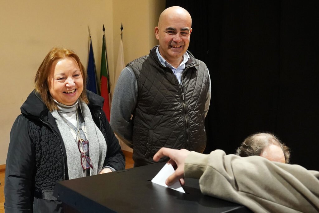 Vereadora da Educação participa das eleições do Orçamento Participativo nas Escolas da EB 2,3 Francisco Sanches