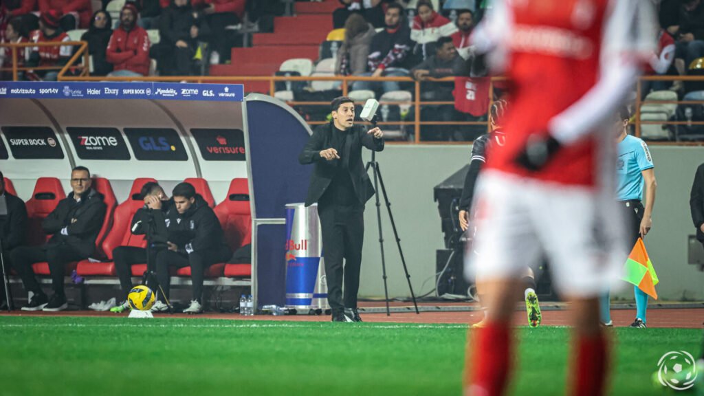 "Resiliência e Valor: A Reflexão de Luís Pinto Após a Vitória na Taça da Liga"