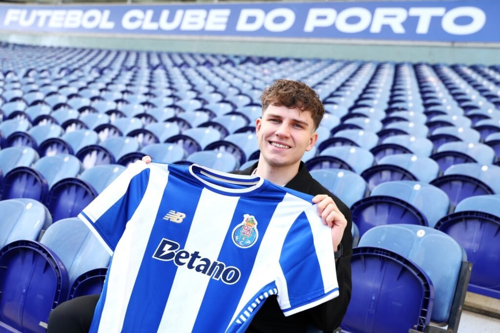 FC Porto oficializa Oskar Pietuszewski e revela detalhes do negócio