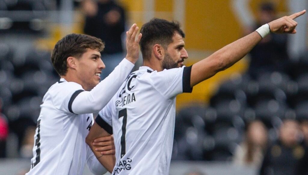 Nélson Oliveira responde a críticos e celebra conquista do Vitória SC: «É indescritível»