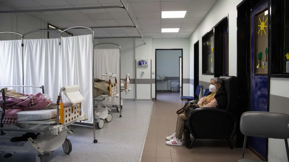 Doentes Urgentes com Espera Superior a 12 Horas no Hospital de Matosinhos