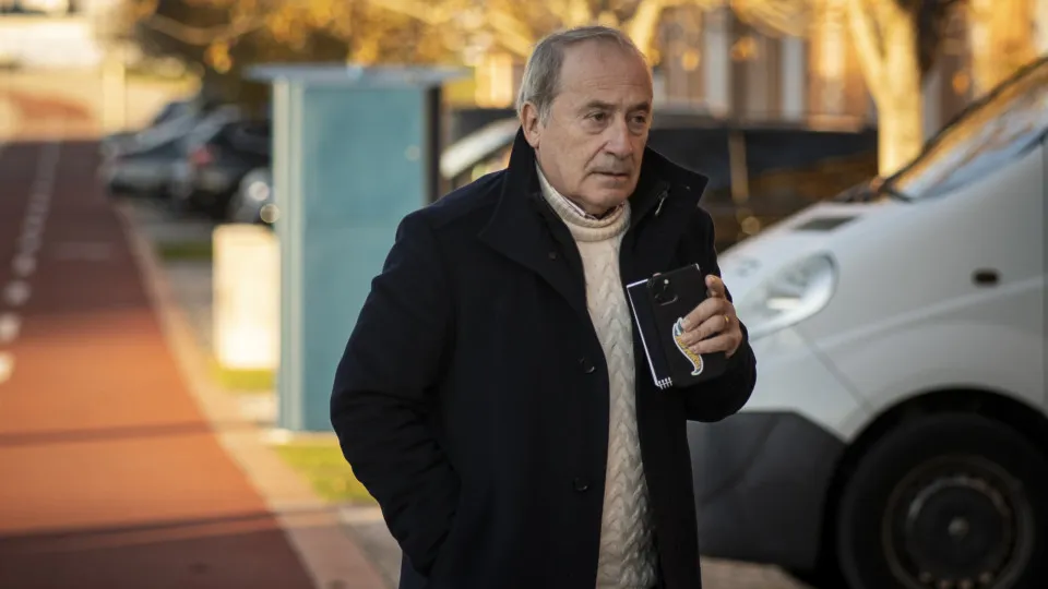 Menezes suspende apoio a passes de idosos em Gaia: PS contra "corte"