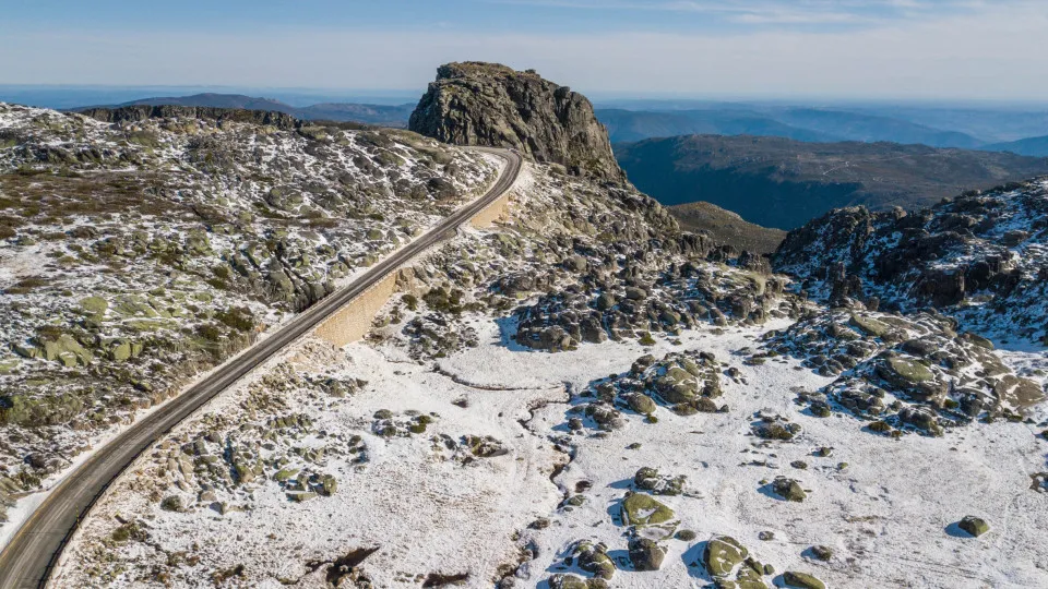 Guarda, Castelo Branco e Faro 'a amarelo' devido à neve e chuva forte