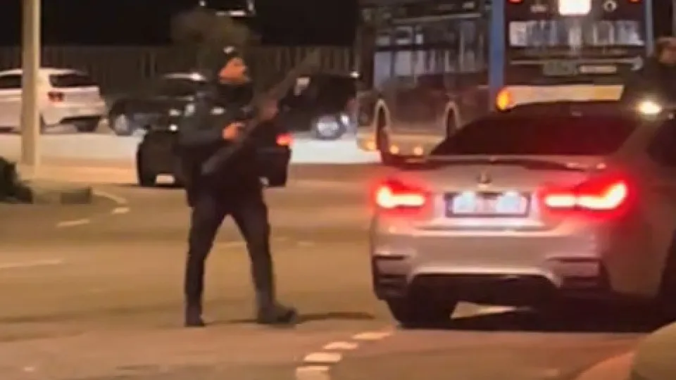 PSP utiliza arma para dispersar multidão no Porto durante corridas ilegais