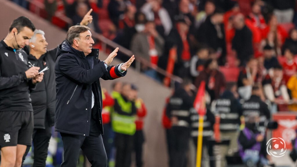 Carlos Carvalhal analisa eliminatória entre Benfica e Real Madrid: "Conheço Mourinho e sei que ele prefere jogar primeiro em casa"