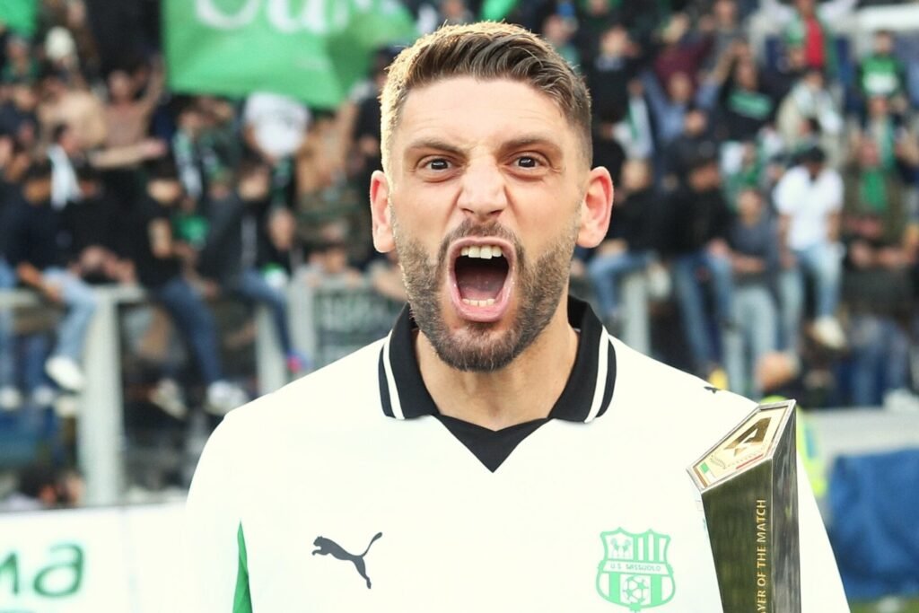 Sassuolo vence Hellas Verona em partida marcada por expulsão de ex