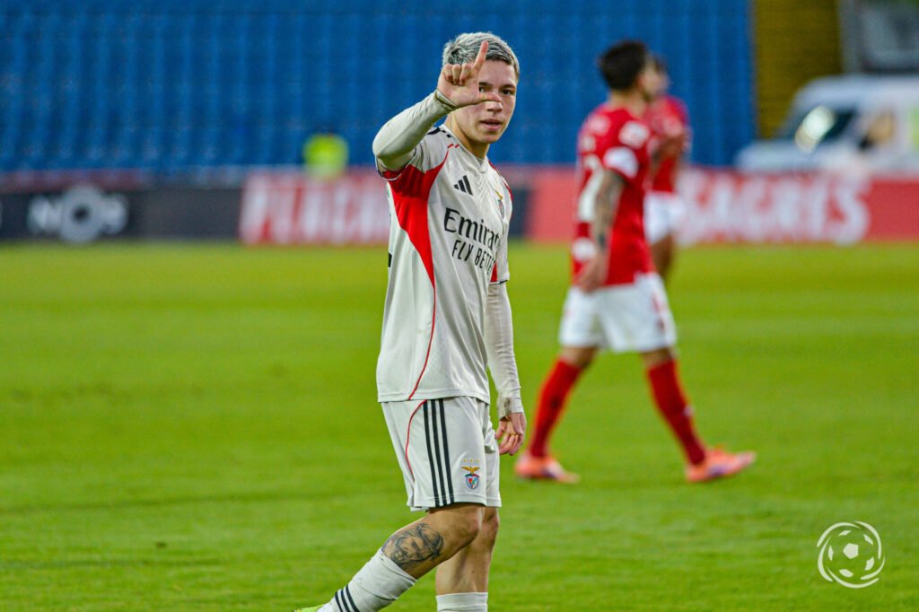 Benfica reclama dois penáltis não assinalados: «O critério mantém