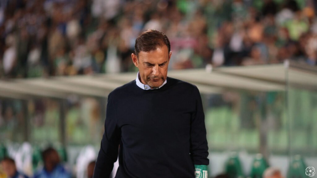 Sotiris Silaidopoulos deixa o Rio Ave e candidatos emergem