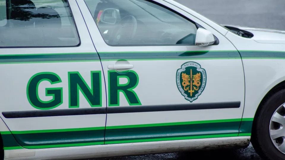 "Preventiva para Casal Detido por Roubos nos Distritos de Aveiro e Porto"