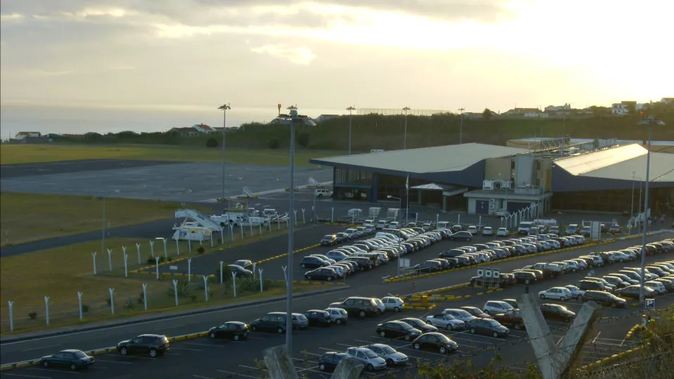 Casal Apanhado a Receber 12 Kg de Droga em São Miguel: PJ Detém 3 Pessoas