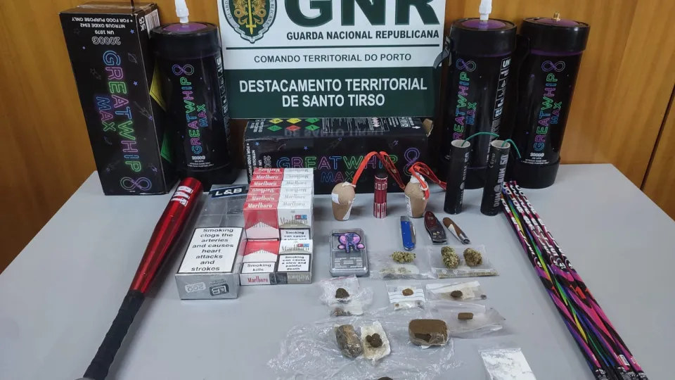 Grupo apanhado a traficar droga em café de Santo Tirso: 6 detidos