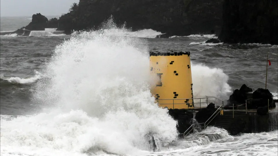 Aviso de Agitação Marítima Forte para a Madeira Prolongado Novamente