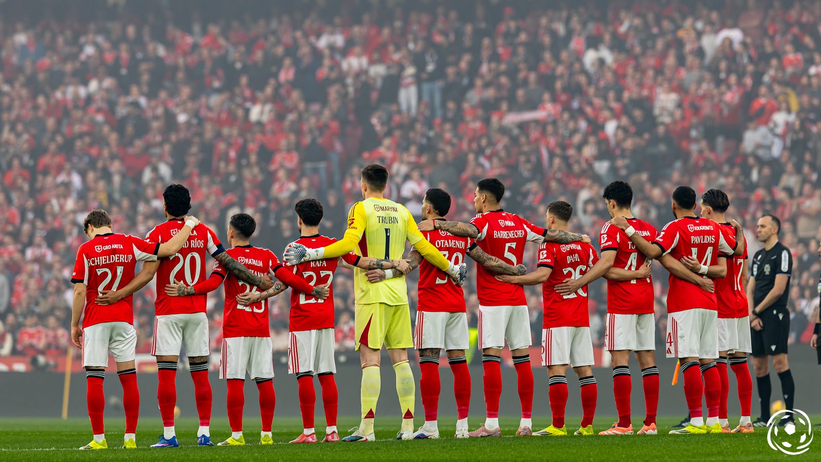 Benfica e Slavia Praga: As Únicas Equipas Invictas nas Ligas Europeias Após Derrota do Fenerbahçe