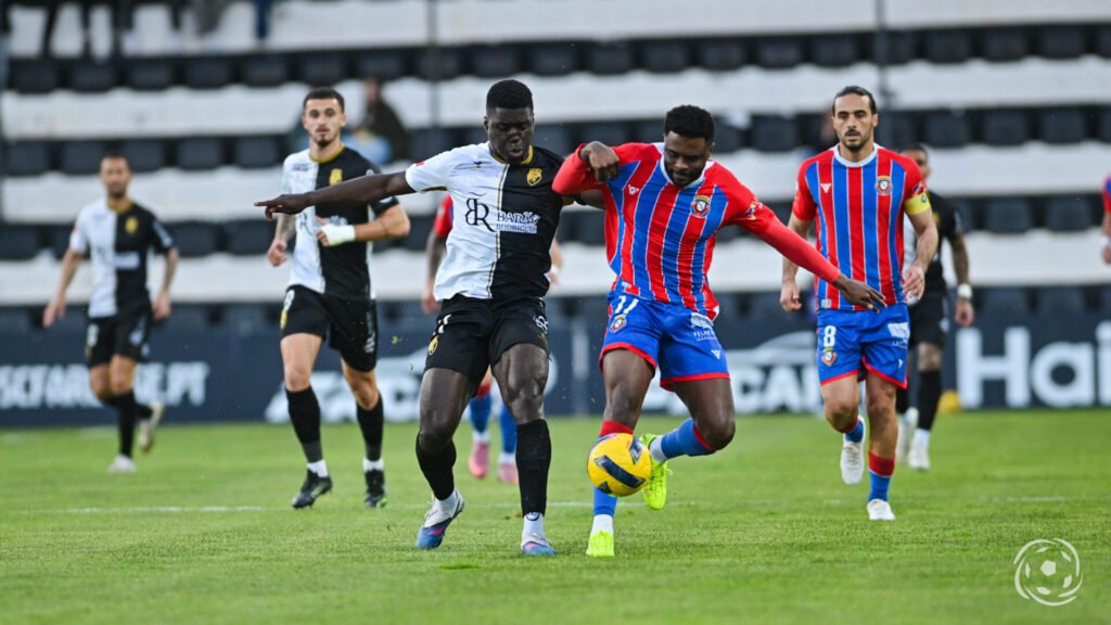 Sporting B sofre terceira derrota consecutiva e Farense e Felgueiras empatam a zeros: Resultados do dia na Segunda Liga