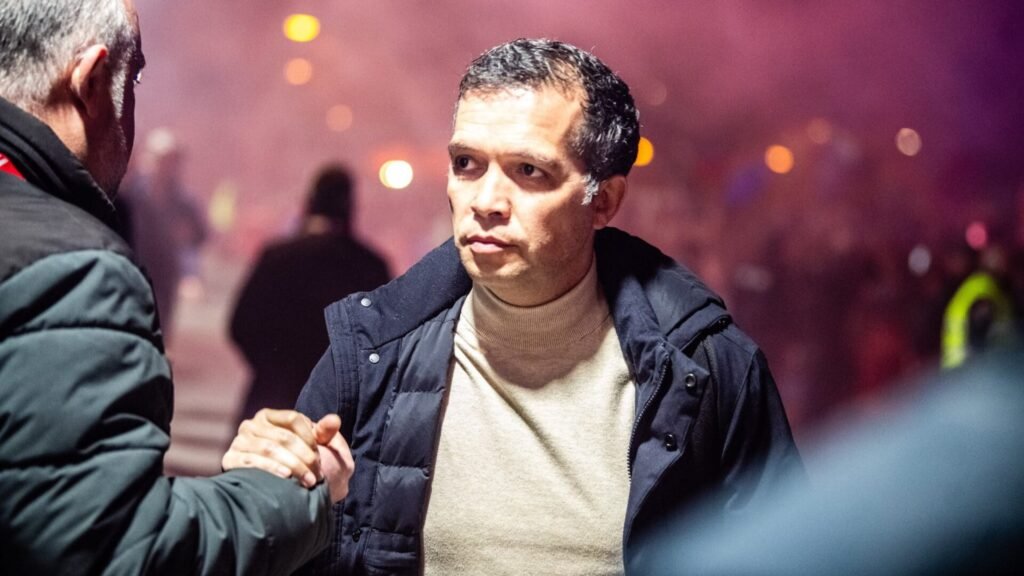 Luís Castro comenta empate do Levante: «É golo se não tocar na bola com a mão»