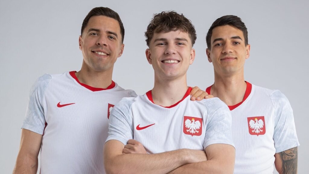 Bednarek comenta estreia de Pietuszewski na Seleção e provoca: «Em breve, todos vão querer saber o que Oskar come ao pequeno