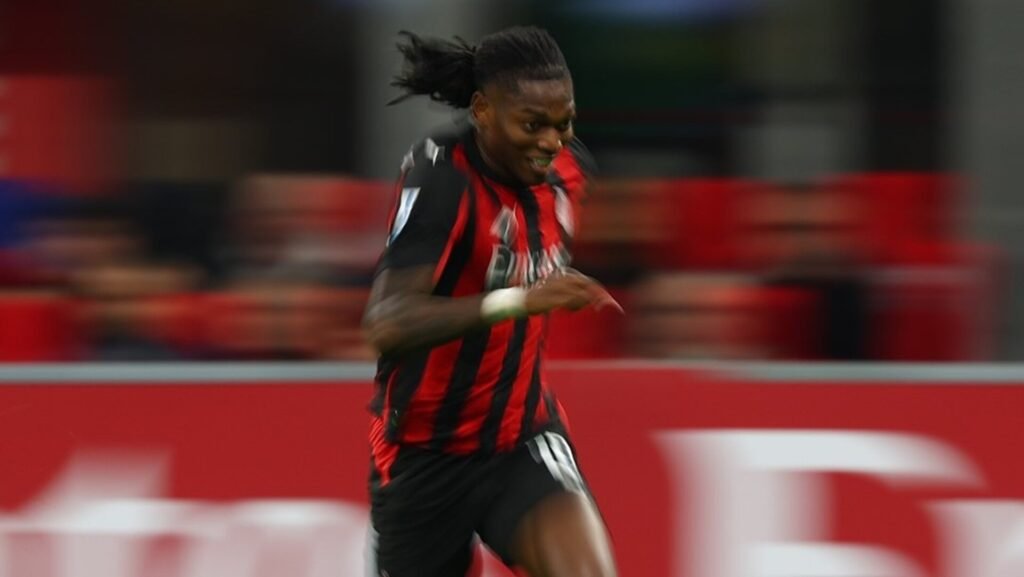 Rafael Leão fora do jogo do AC Milan por lesão, atenção Roberto Martínez!