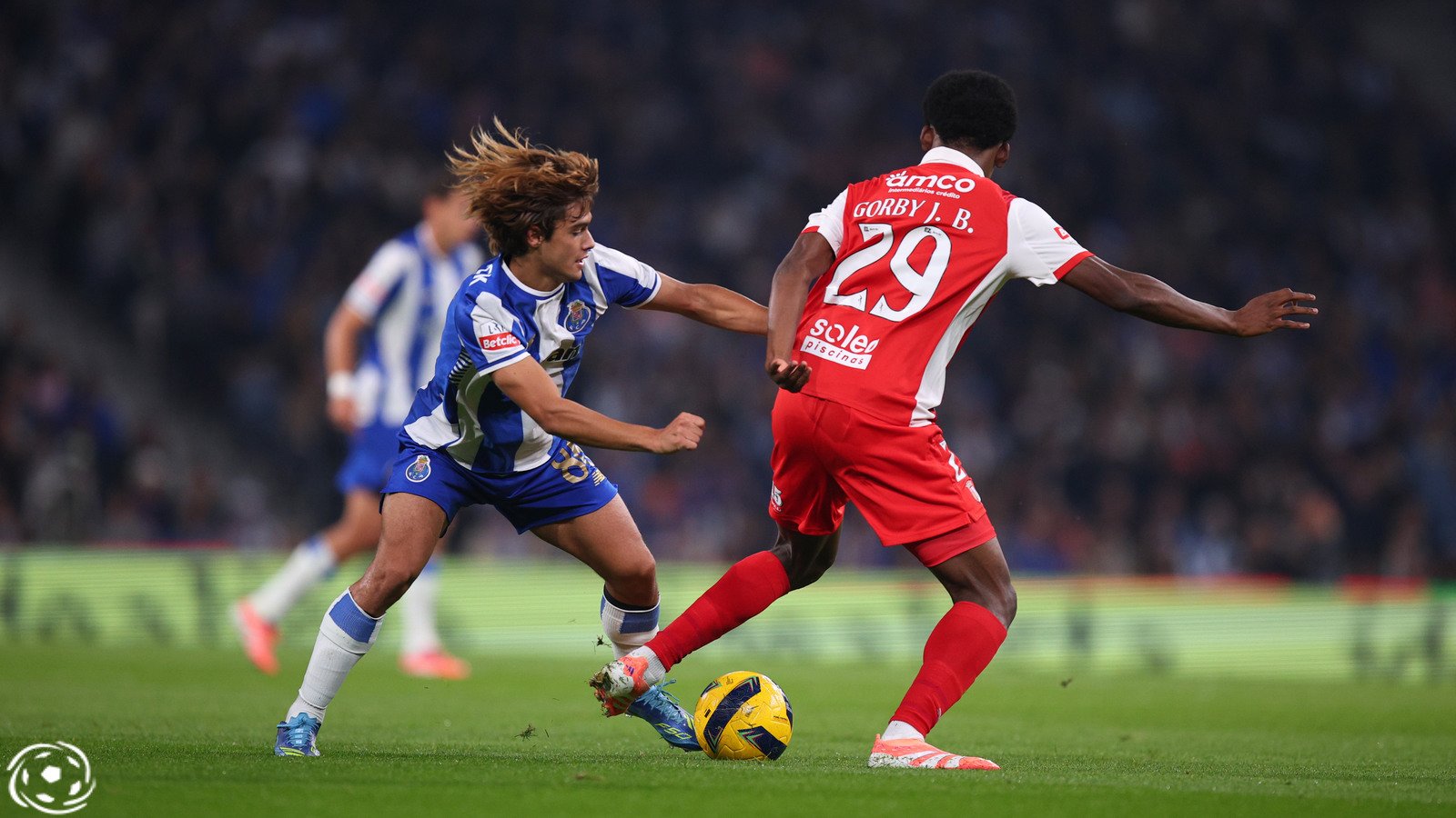 UEFA divulga árbitros para jogos do FC Porto e Braga na Europa League