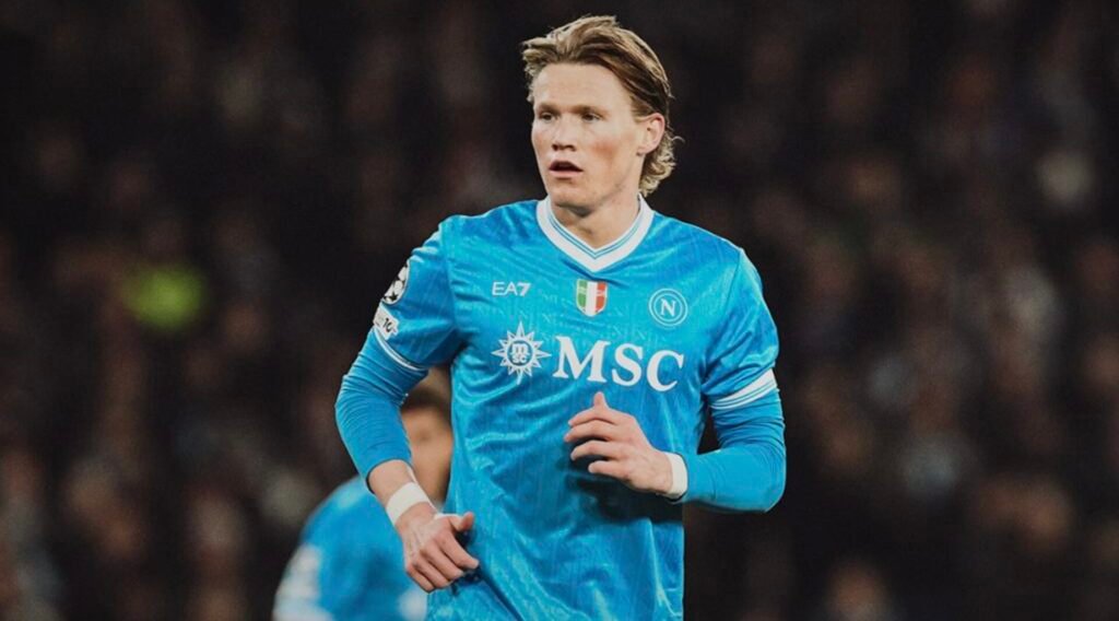 "Filho de Maradona elogia McTominay: 'Se meu pai foi Deus, McTominay é Jesus'"