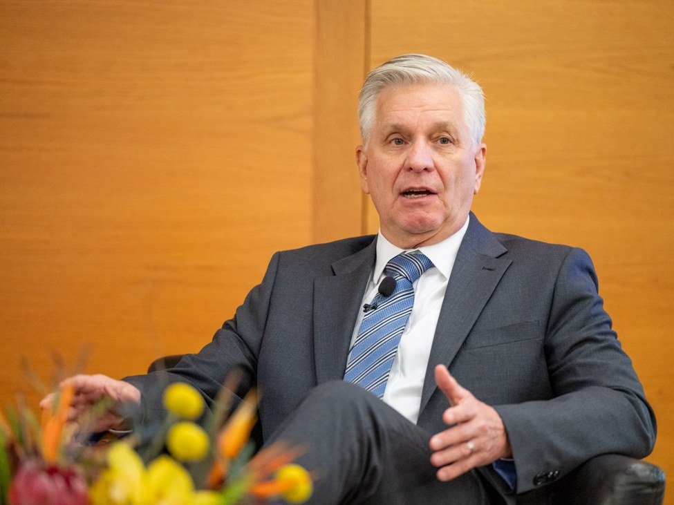 Se o petróleo permanecer alto por vários meses, em algum momento isso impactará a inflação