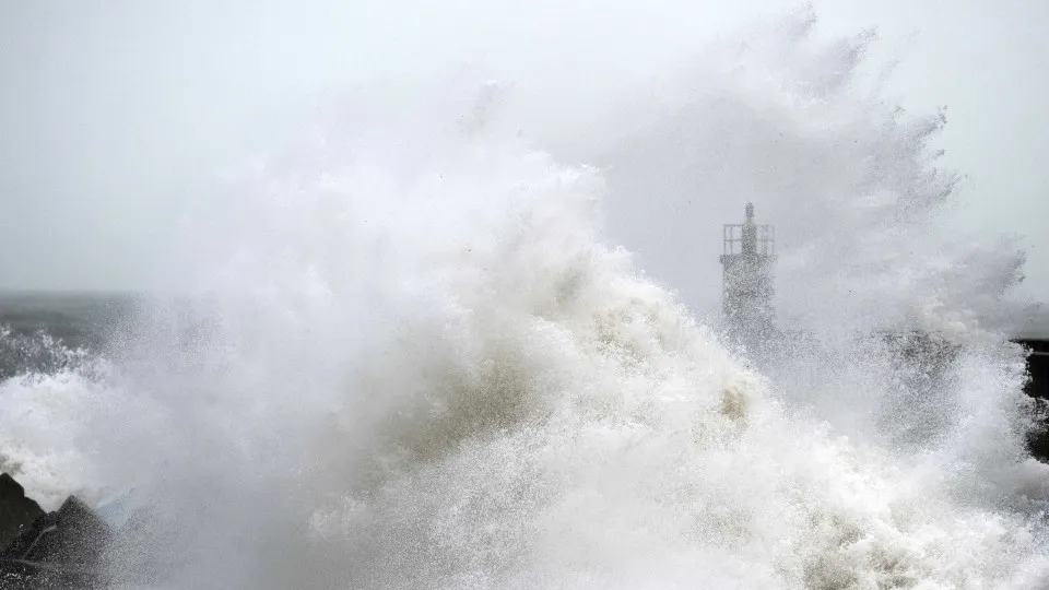 Homem morre próximo a farol em Lagoa após ser resgatado por pescador