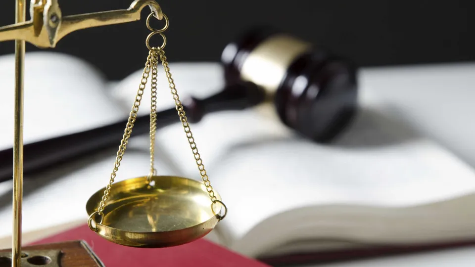 Ministério Público denuncia 12 indivíduos por tráfico de drogas em Porto de Mós