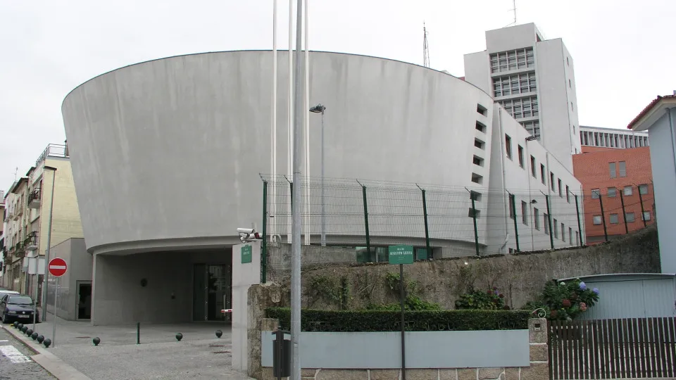 PJ divulga novos detalhes sobre a detenção do advogado Paulo Topa