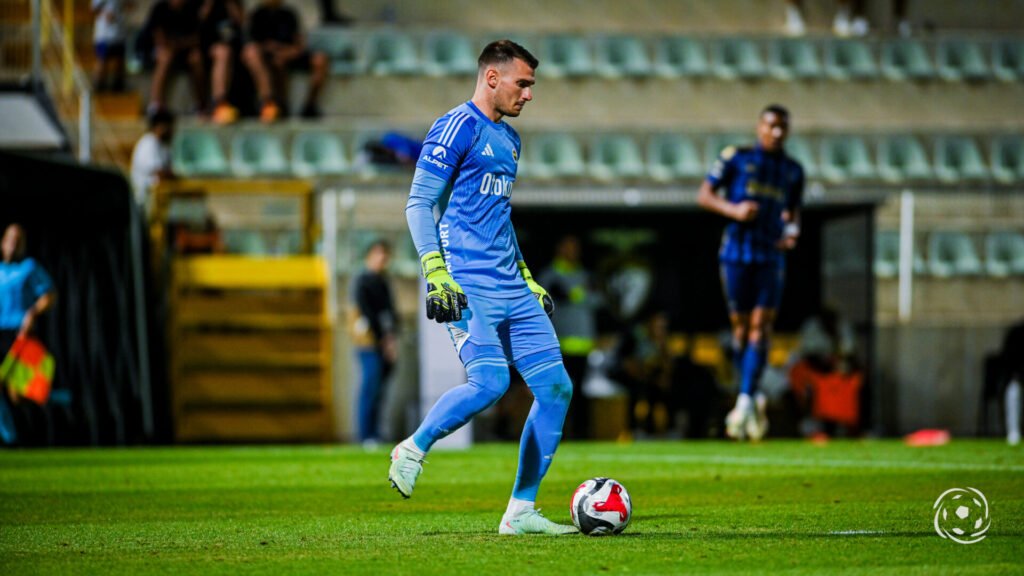 Fenerbahçe disponibiliza Dominik Livakovic a preço reduzido e já há clube interessado no guarda