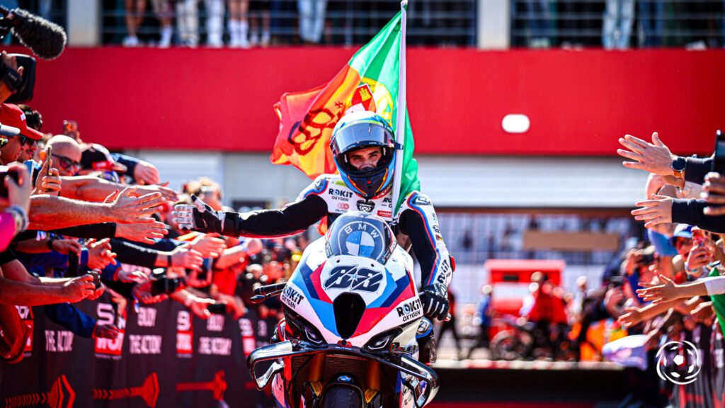 Miguel Oliveira brilha com três pódios no WorldSBK em solo português