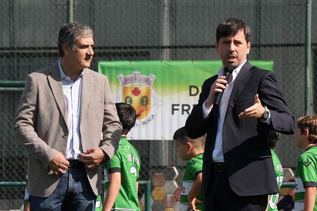 Novo relvado sintético disponível no Polidesportivo de Esporões para a comunidade