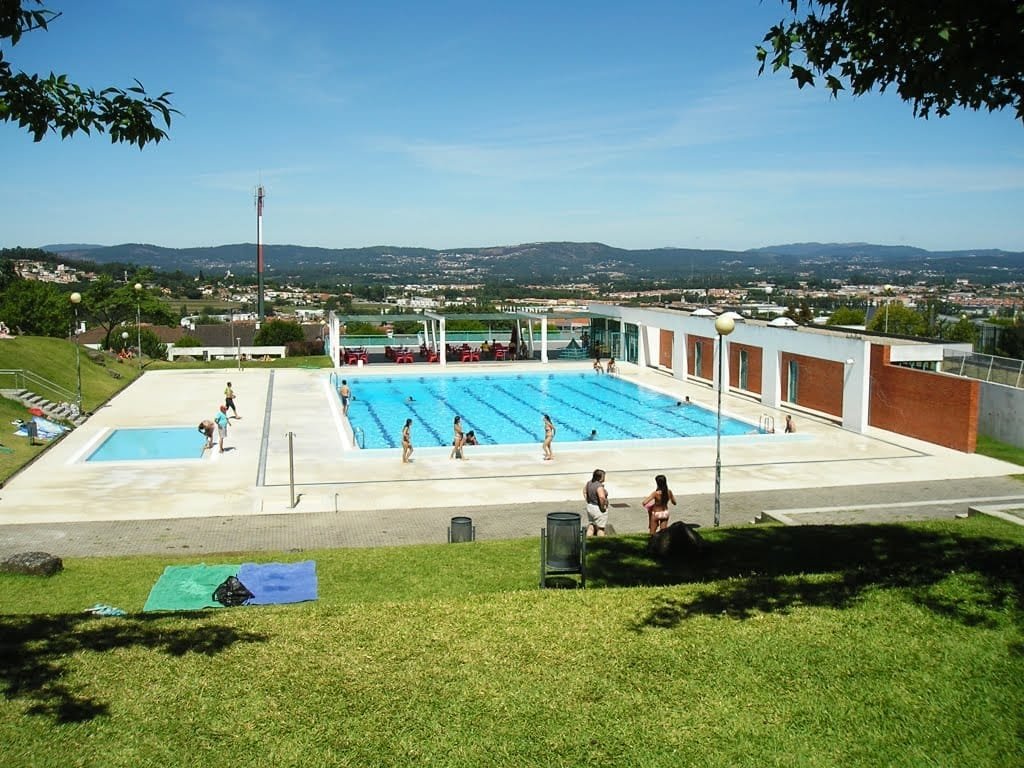 Até Pública para Exploração do Bar da Piscina das Parretas